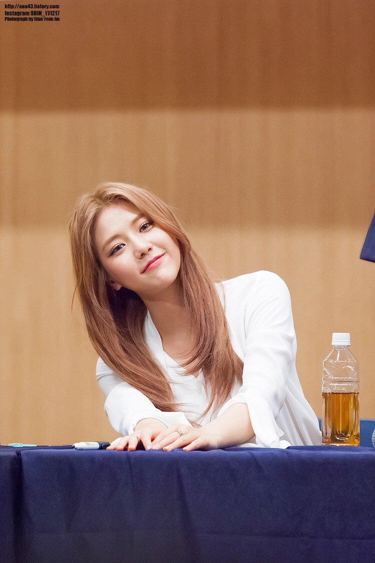 bobojubobo's tweet photo. {PIC} 160520 #HYEJEONG #혜정 #AOA #AOACREAM #AOA크림 #GOODLUCK @ FANSIGN {5} 
CREDIT: AOA43
#GOODLUCK2NDWIN https://t.co/6itWjiikqL