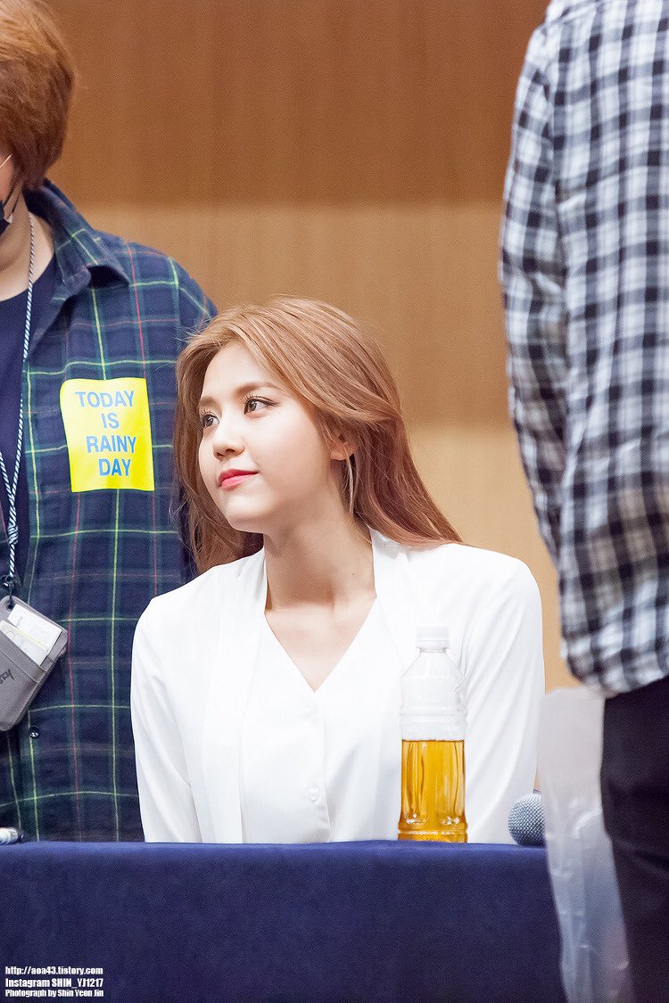 bobojubobo's tweet photo. {PIC} 160520 #HYEJEONG #혜정 #AOA #AOACREAM #AOA크림 #GOODLUCK @ FANSIGN {6} 
CREDIT: AOA43
#GOODLUCK2NDWIN https://t.co/g6dQX0ZnL6
