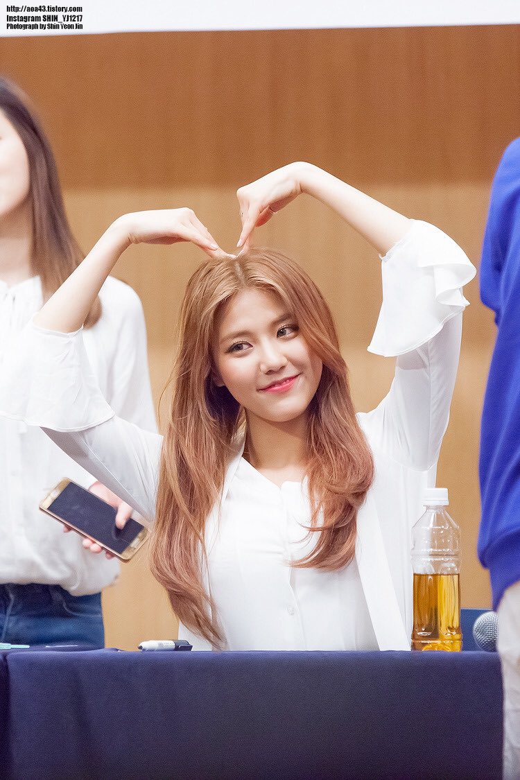 bobojubobo's tweet photo. {PIC} 160520 #HYEJEONG #혜정 #AOA #AOACREAM #AOA크림 #GOODLUCK @ FANSIGN {7} 
CREDIT: AOA43
#GOODLUCK2NDWIN https://t.co/5yOeAapw4u