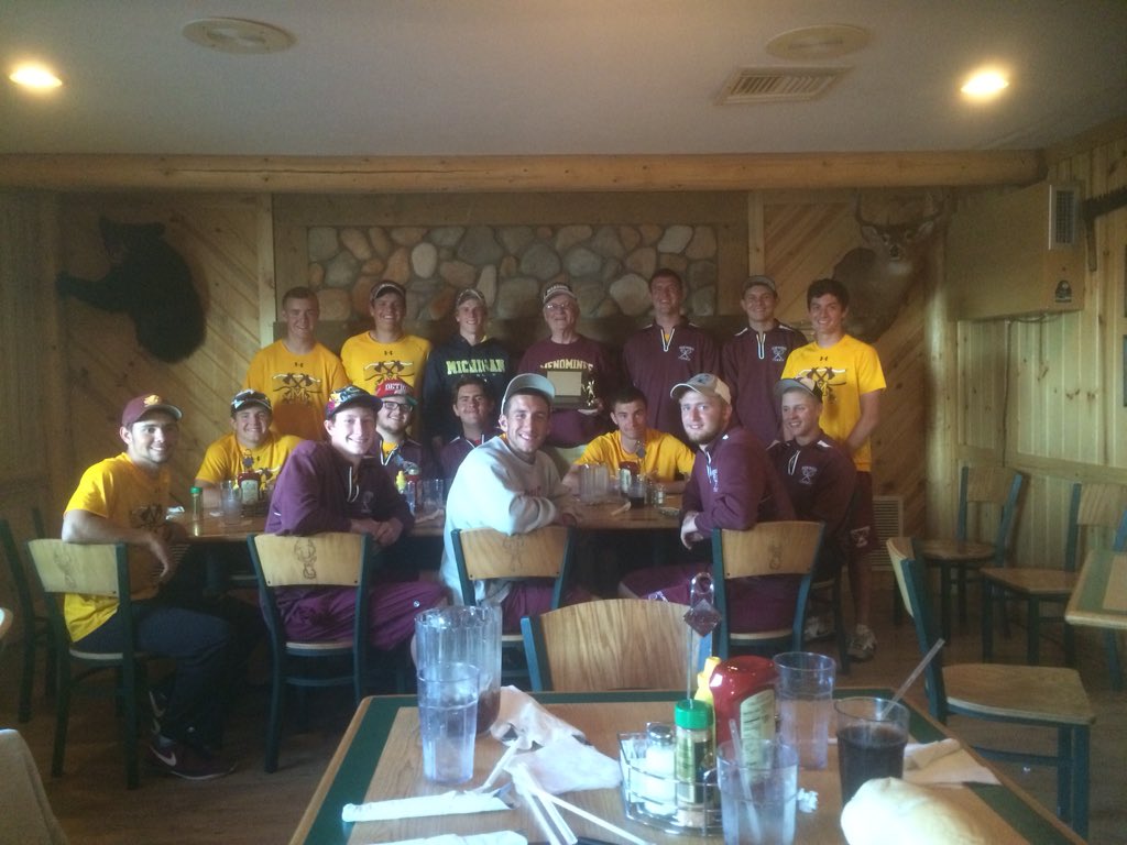 Maroonstennis's tweet photo. GNC Champions!!!! #maroon tennis https://t.co/9TMrgKUuxB