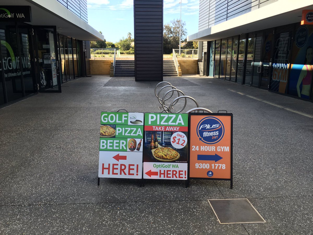 OptigolfWA's tweet photo. Up to you!!!! More fun through the left door though!!!  #GolfPizzaBeerFit https://t.co/07SzwcZZz0