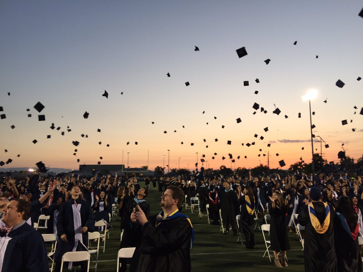 dhenderson_sci's tweet photo. Congratulations class of 2016!  #Hawks2016 https://t.co/aokYq3wTxX