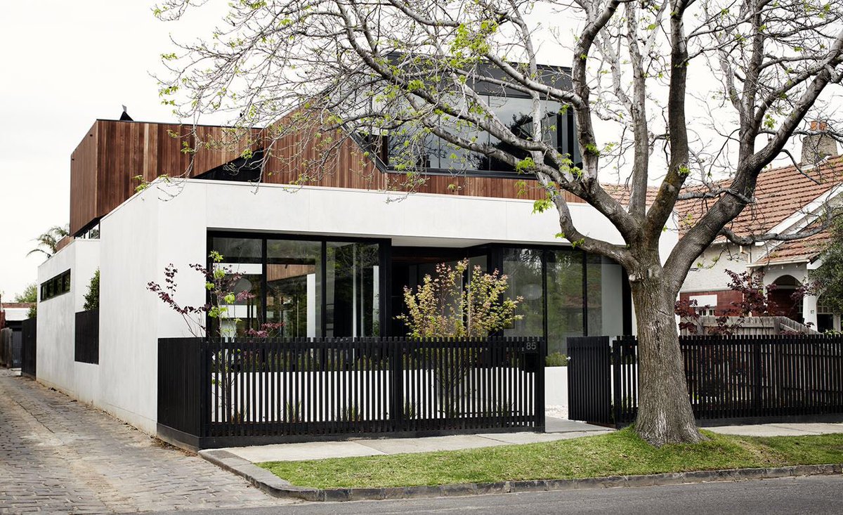 decofeed's tweet photo. Love this black, white and wood home in #Elwood, #Melbourne: https://t.co/0VDTvcscYx #interiordesign #architecture https://t.co/VLE9KdLckk