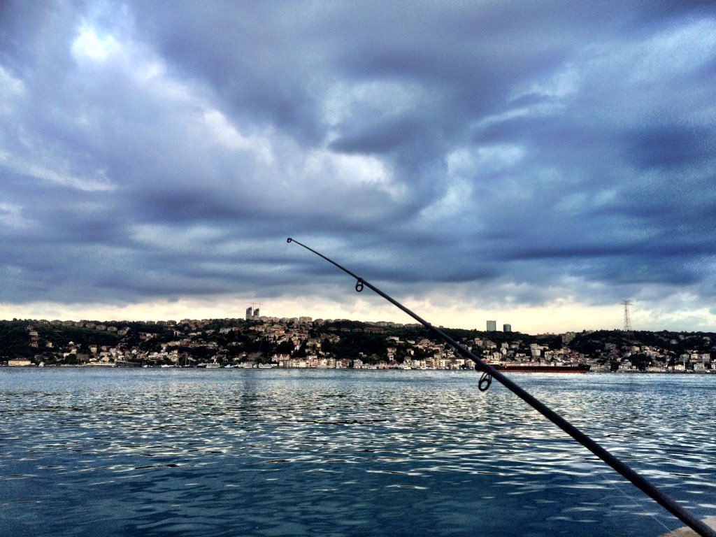 Tam ortasında istanbulun, baharın son günlerine olta atıyorum... Yaradana şükür. Yine ayrı bi güzelsin İstanbul.