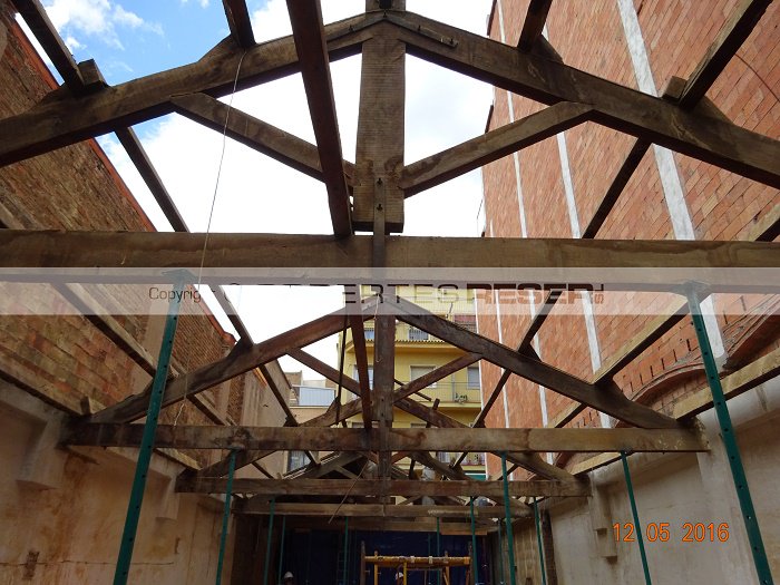 CobertesReserSL's tweet photo. #cubierta #tejado #rehabilitación #madera #nave #aislamiento #impermeabilización #metodoreser #teja https://t.co/HiWgdsX6sf