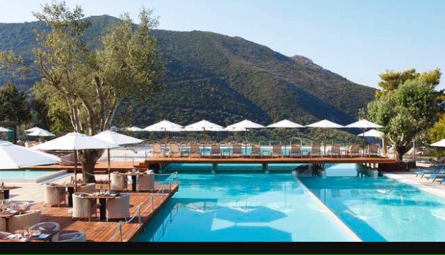 StaceyEllis2's tweet photo. Holiday booked I'll be lying there in 22 days ✈️☀️🍾 https://t.co/dfYuj0R61C