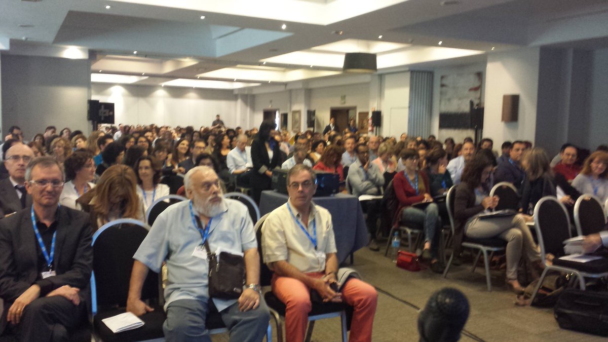 edusqo's tweet photo. "@EnriquedeAlava: #SEAP, sala completamente llena en Reunión de Primavera SEAP https://t.co/9E2PqHwa08" Following from #ECDP2016 #SEAP2016