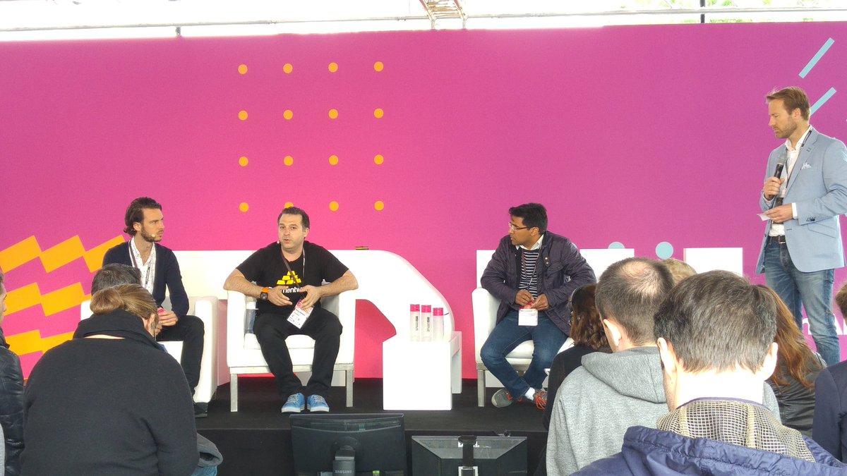 oacdesigns's tweet photo. Discussing #bitcoin at #tnweurope. Glad the topic at least came up, but for a tech conference it could be better https://t.co/l7QeQr6c0k