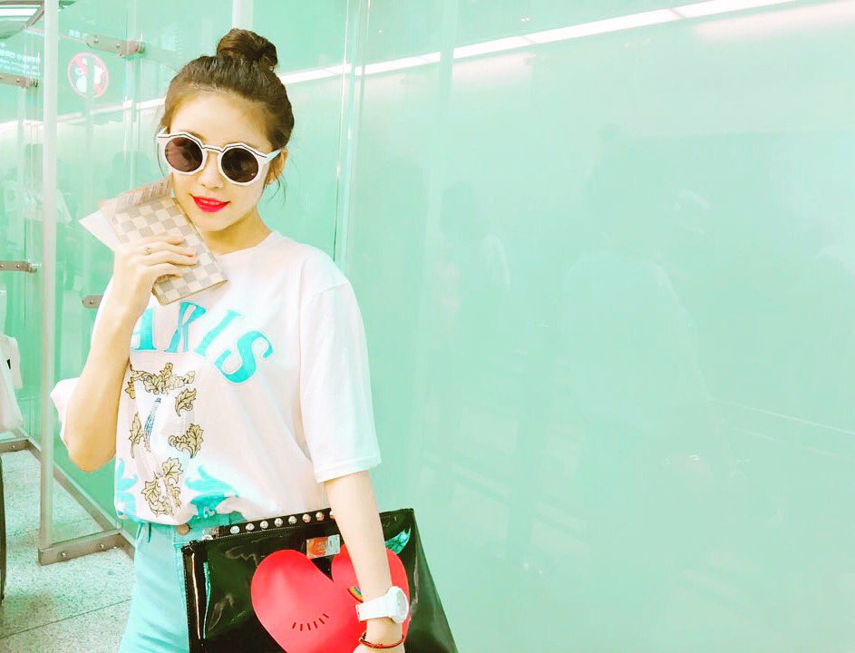 superstar_jhs's tweet photo. To Shanghai with play 📷🎶💕✈️
 #1일1횻 💋 https://t.co/yXOMiWllYB