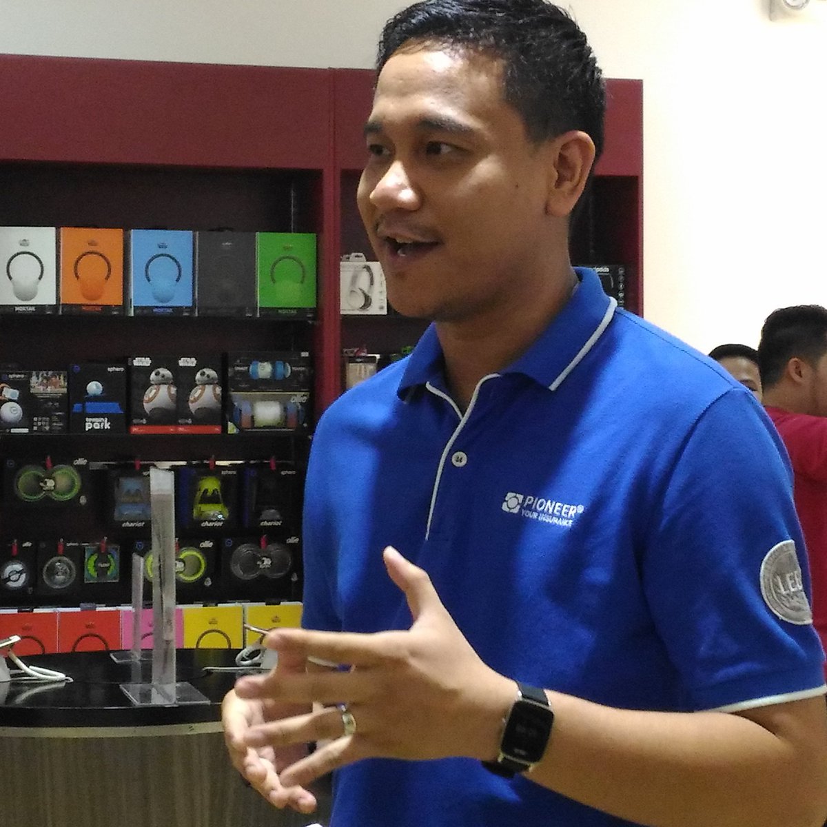 thecityroamer_'s tweet photo. @gianviterbo on @PioneerPH Travel Buddy Insurance, free with every Rhinoshield Play Proof case #PlayproofOnSwitch https://t.co/8OvoPPeBNs