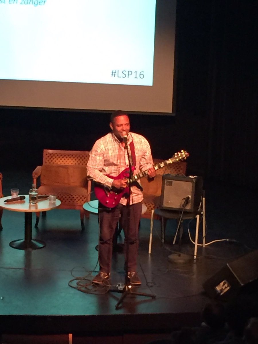orvillebreeveld's tweet photo. Dat was leuk gister... :) Dankjewel iedereen. #LSP16 #viceversaonline #lirascherpenzeelprijs https://t.co/5yWhMgz0uV