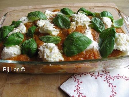 Bij Lon ©: Gnocchi met verse tomatensaus en mozzarella bijlon.blogspot.com/2016/05/gnocch… #comfortfood #recept #vegetarisch
