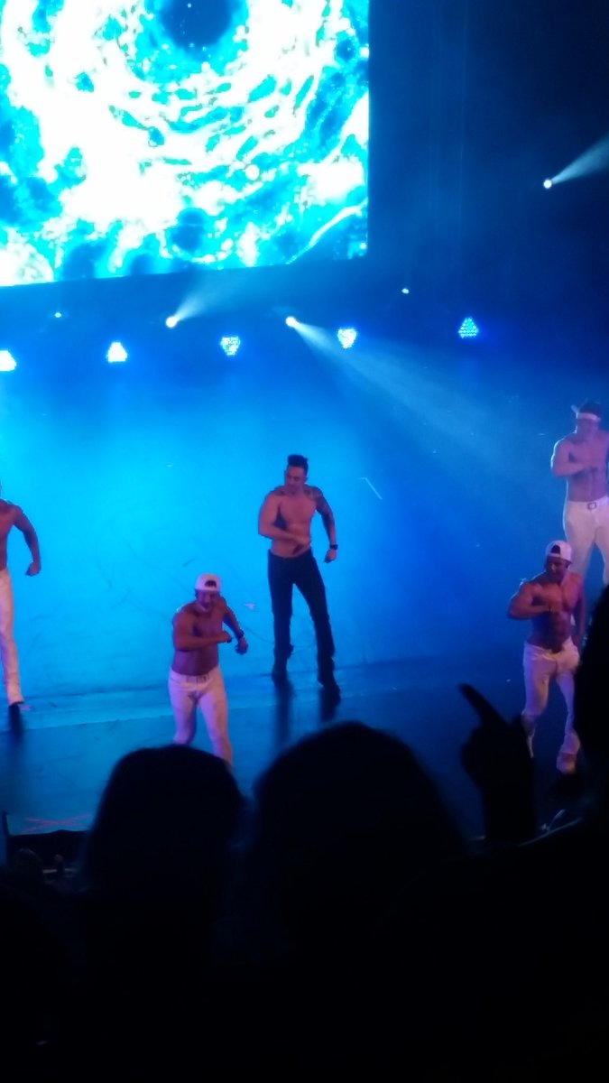 MandyShevey10's tweet image. Magic myles gettin in on the action!!!! Finally!! What I was hoping for! They were all AMAZING #magicmenlive