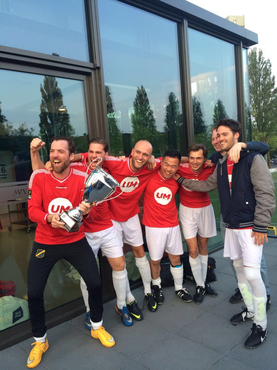 valuezipper's tweet image. #UM wint de 1e Value Zipper Cup en is daarmee de grote favoriet voor de komende @Adfocup #vzcup