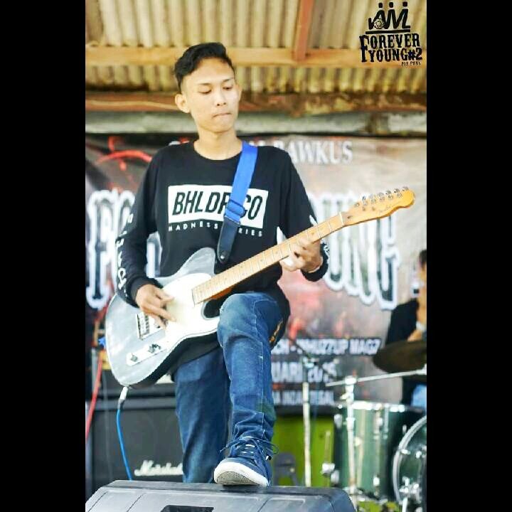 Selamat hari lahir <a href="/FFrihannnn/">FrihanBagasFahmy</a> (gitaris DMF) semoga panjang umur dan makin solid bareng kita berempat.WYATB!!