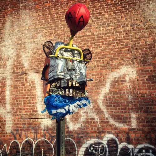 RAE BK up a pole in Williamsburg, Broo... streetsy.com/post/135504491… #streetart #graffiti | twibble.io