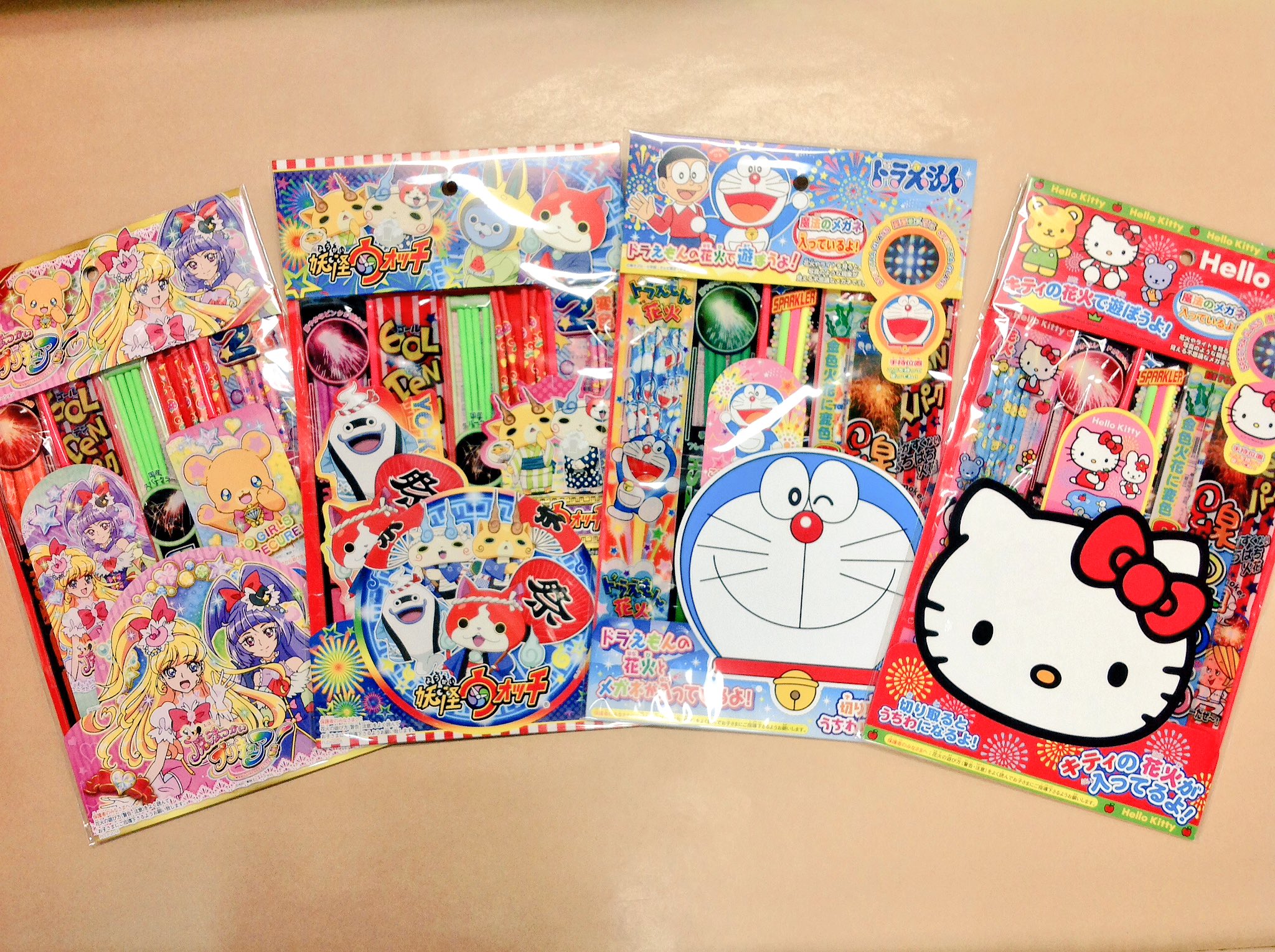 玩具と文具 あさだ Al Twitter 新発売 子供たちが喜びそうなキャラクター花火が入荷しました 他にも手持ち花火 打上花火 噴出花火いろいろありますよ 花火 夏 祭 夏祭り 浴衣 T Co 95jv7c8bvm Twitter