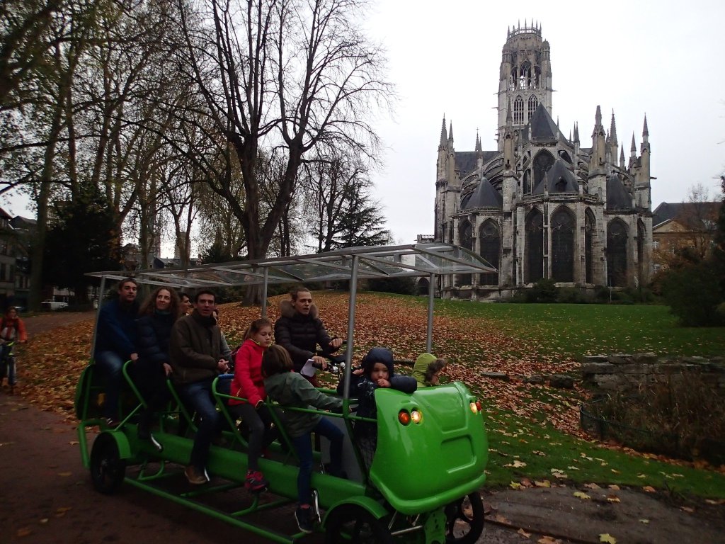 .<a href="/SCool_Bus/">S'Cool Bus</a> , un bus à pédales sur la route de l’école bit.ly/27Q5G2D #vélo #écologie