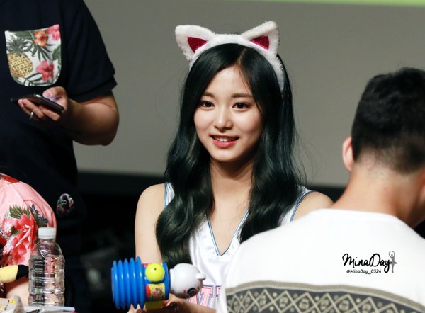 TzuyuUpdates's tweet photo. 160522 Cheongdam fan signing #트와이스 #TWICE #쯔위 #TZUYU by Mina Day + Tender Eyes https://t.co/7ZP9zXxy01