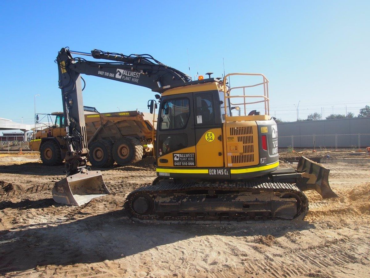 ALLWESTPLANT's tweet photo. #14ton #excavator with GPD available for hire right now  #allwestplanthire https://t.co/bCYGuzgP91