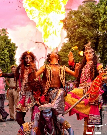 photosomes's tweet photo. Kudos to Sachin Singhal for this #dramatic click from #Teej procession of #Jaipur ! #IncredibleIndia #India #friday https://t.co/b3cGlqnmmy