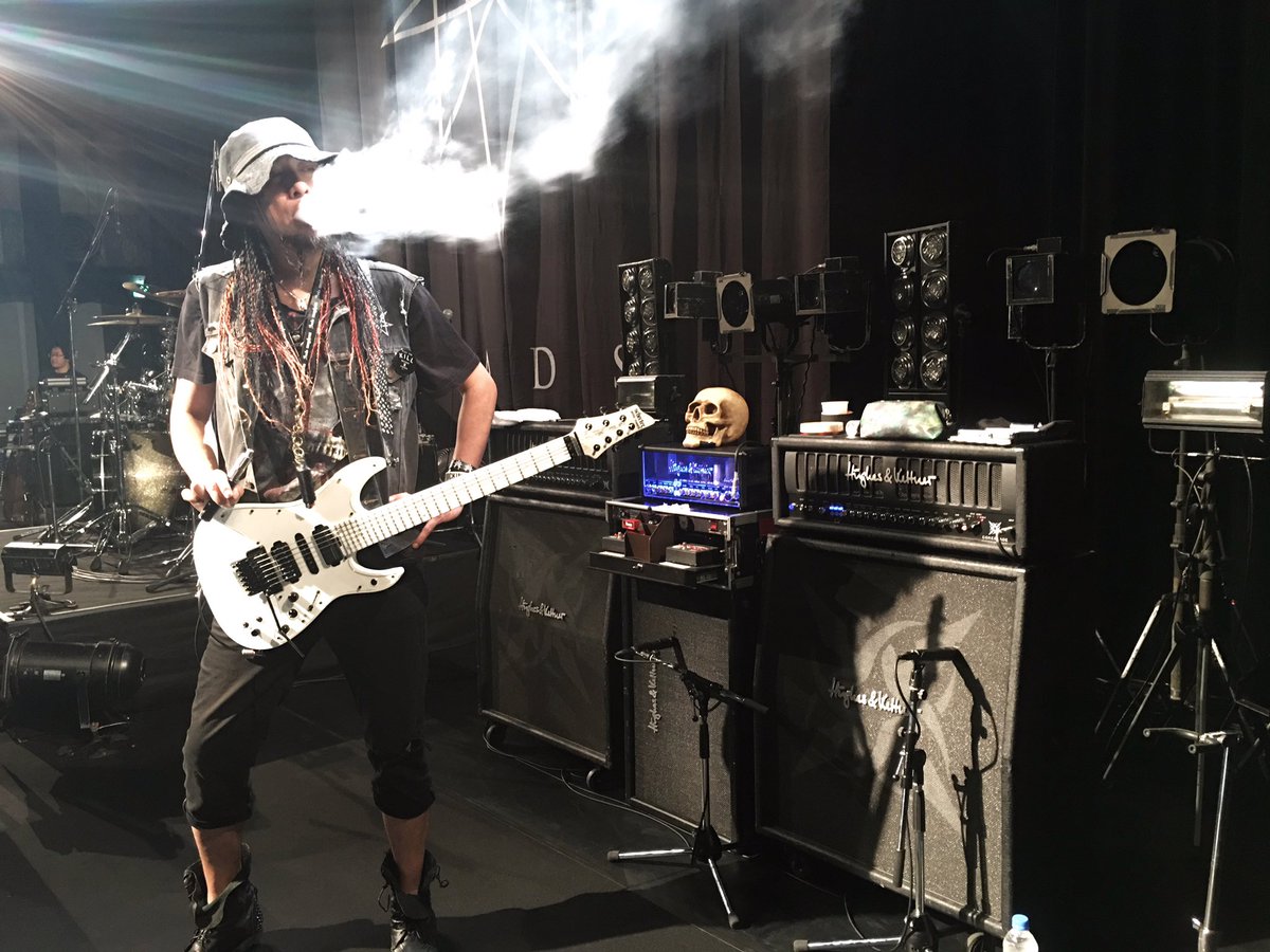 thekazrock's tweet photo. 久しぶりキャビネット3台同時ぶっ放し。
これもSADSならでは。
最高だ。
#sads
#forbitches
#hughesandkettner
#schecter
#beyondvapejapan https://t.co/GDLY8sNFn3