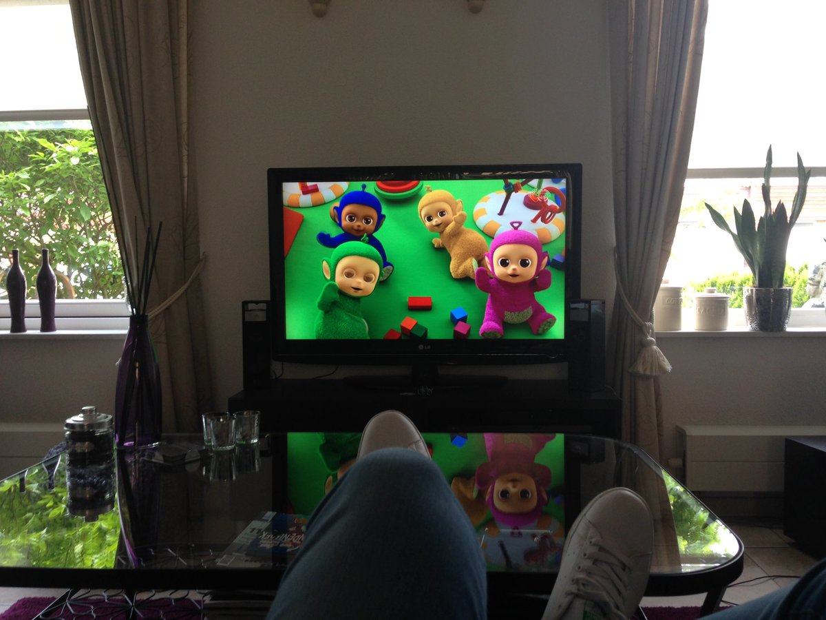 juliajaniques's tweet photo. wtf nieuwe generatie teletubbies ofzo ze waren toch groter https://t.co/4mmmDysDYa