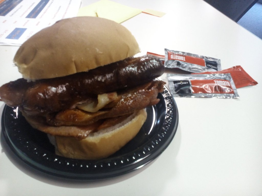 AlphaTechteam's tweet photo. A great start of the day3 #bigideaschallenge #pitchit! #breakfast https://t.co/8DqDMdxynP