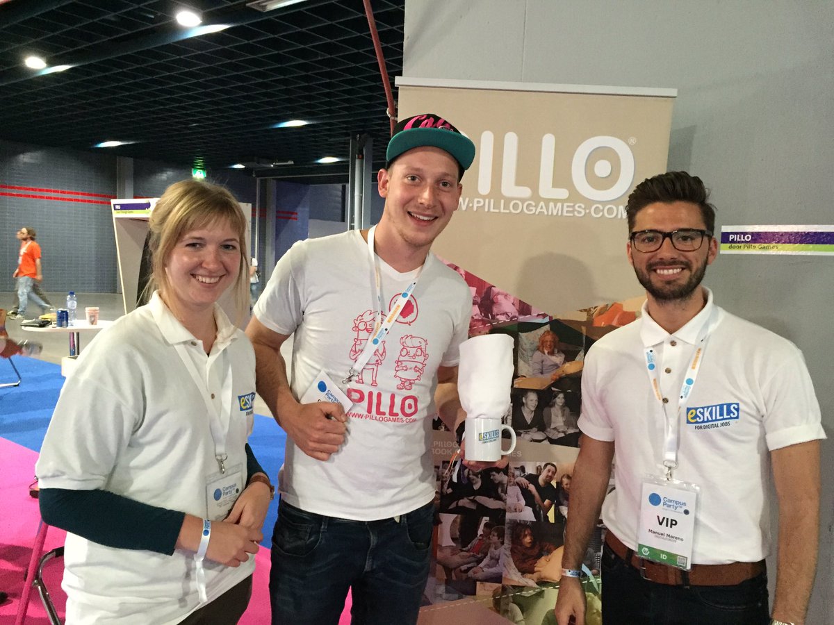 DigitalSkillsEU's tweet photo. The #eSkills team found a #superhero at #cpeu16 @pillogames with #video gaming #skills @CampusPartyNL more to come! https://t.co/IvMor7Nh2V