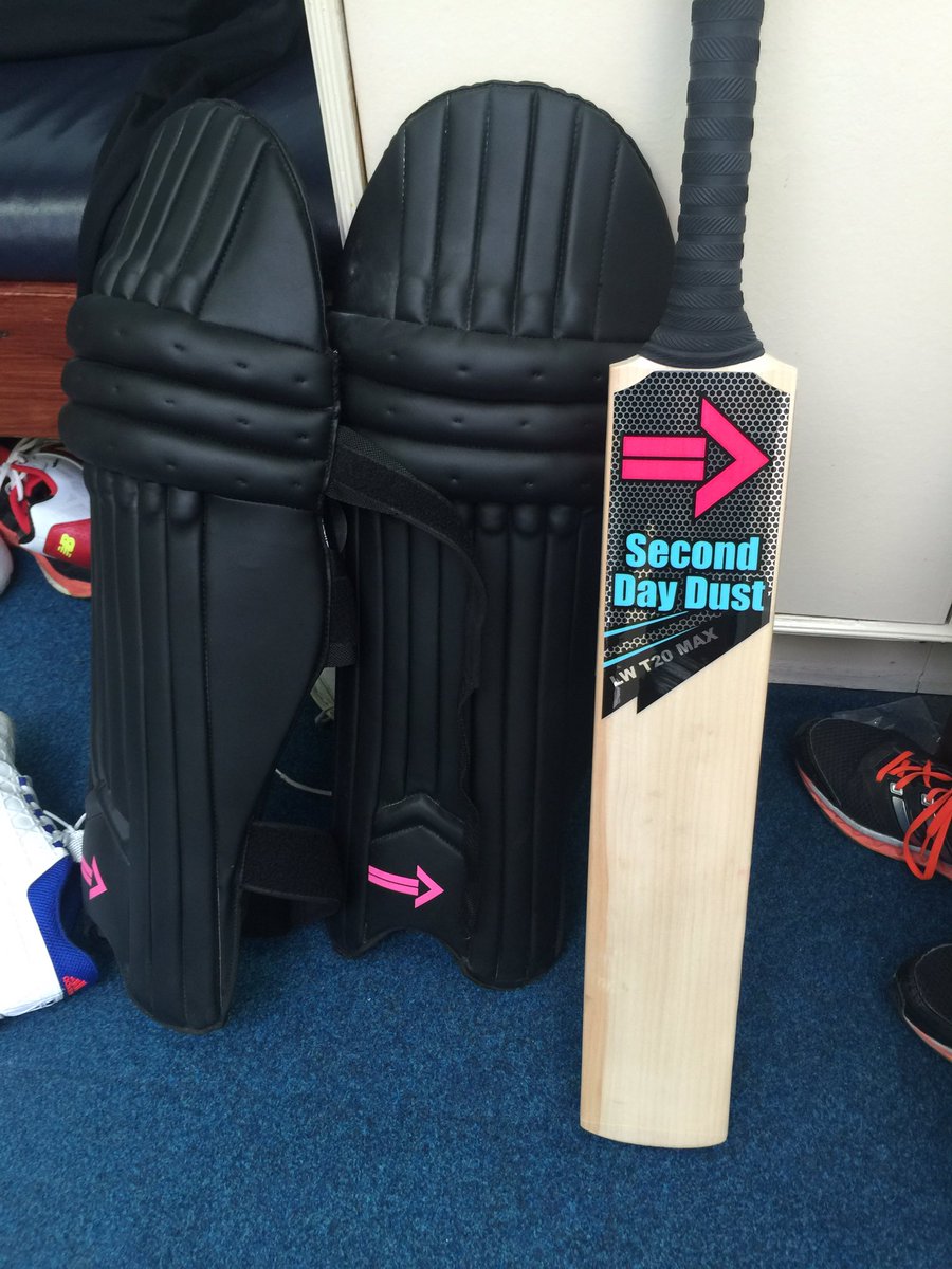 lukewright204's tweet photo. So good finally using my bat again today. Only low level but back felt good. More over the weekend. #SecondDayDust https://t.co/uGxG2JYAoW