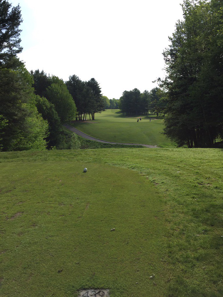 ParrySoundHigh's tweet image. It's a beautiful day for JB MPS Golf Championships at South Muskoka! Hit 'em straight boys! #noslice #chipandaputt