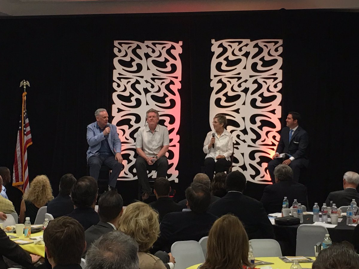 cityCURRENT's tweet photo. .@SteveMcGarry story artist of Minions & @NatCartoonSoc talks about philanthropy w/ @the_USO & @StJude. #TheLPBC https://t.co/K1n0S5OMrn