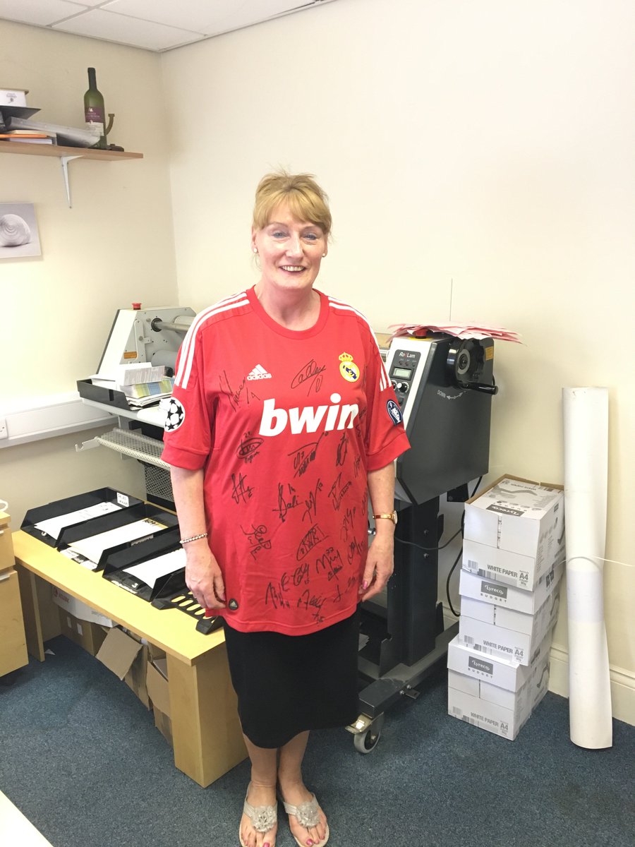 cherryprinters's tweet image. Been sent a signed Tshirt form @realmadriden !! we will all be supporting :)