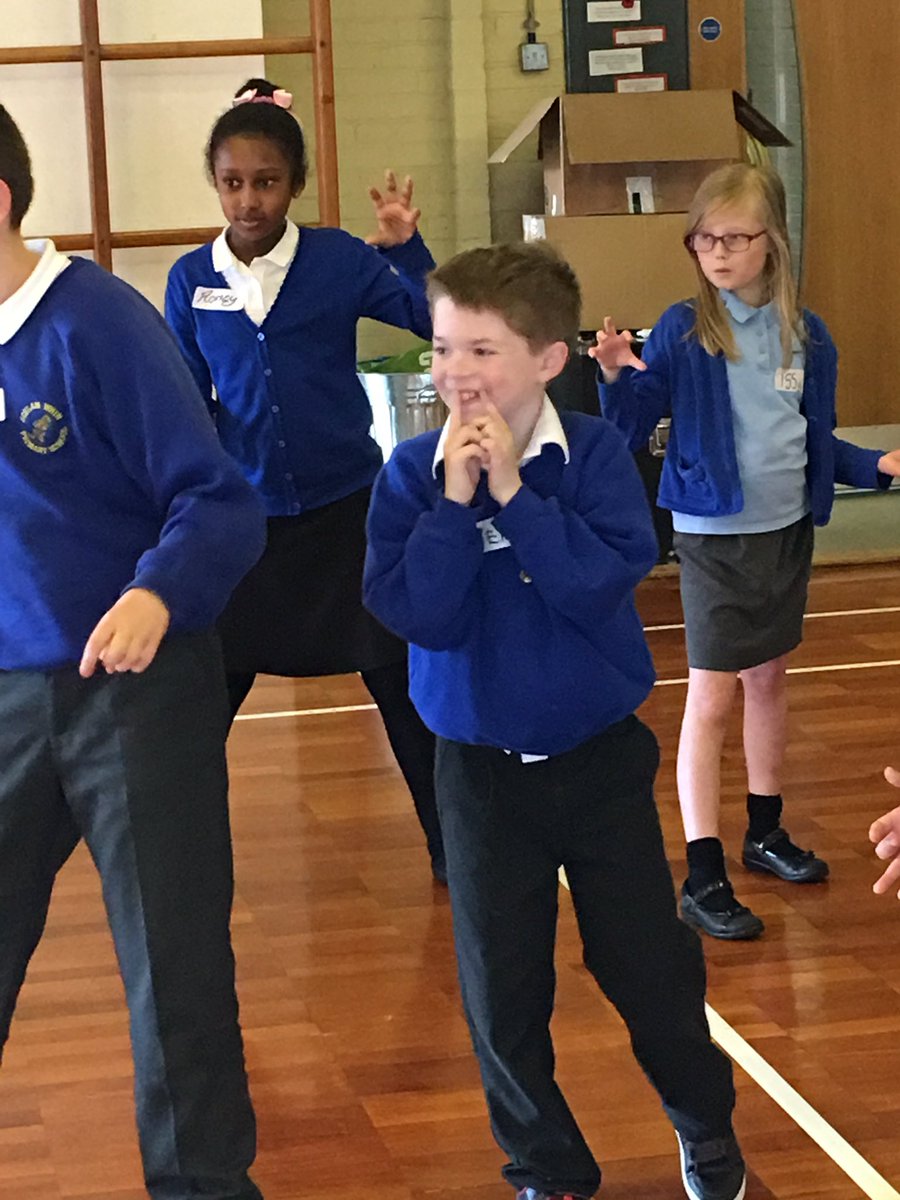 AcklamWhin's tweet photo. Fantastic rehearsal for our Year 5 drama group with the #RSC ππ» #amidsummernightsdream #dramatickids #westendready https://t.co/zbxT8VpJ8E