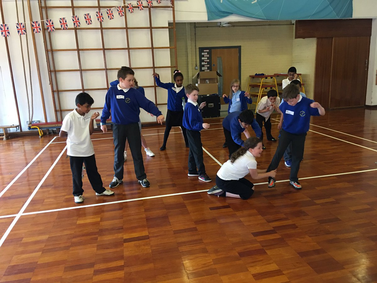 AcklamWhin's tweet photo. Fantastic rehearsal for our Year 5 drama group with the #RSC ππ» #amidsummernightsdream #dramatickids #westendready https://t.co/zbxT8VpJ8E