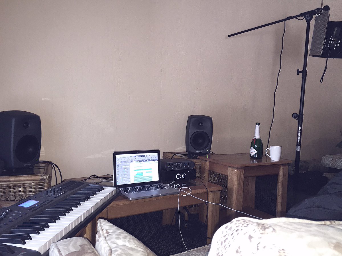 GeminiMajor's tweet photo. A young studio setup at the hotel,work!!..Tonight we at the civic center for the #RefiloeTour ๐ฅ๐ฅ https://t.co/yv6AKjQ6LQ
