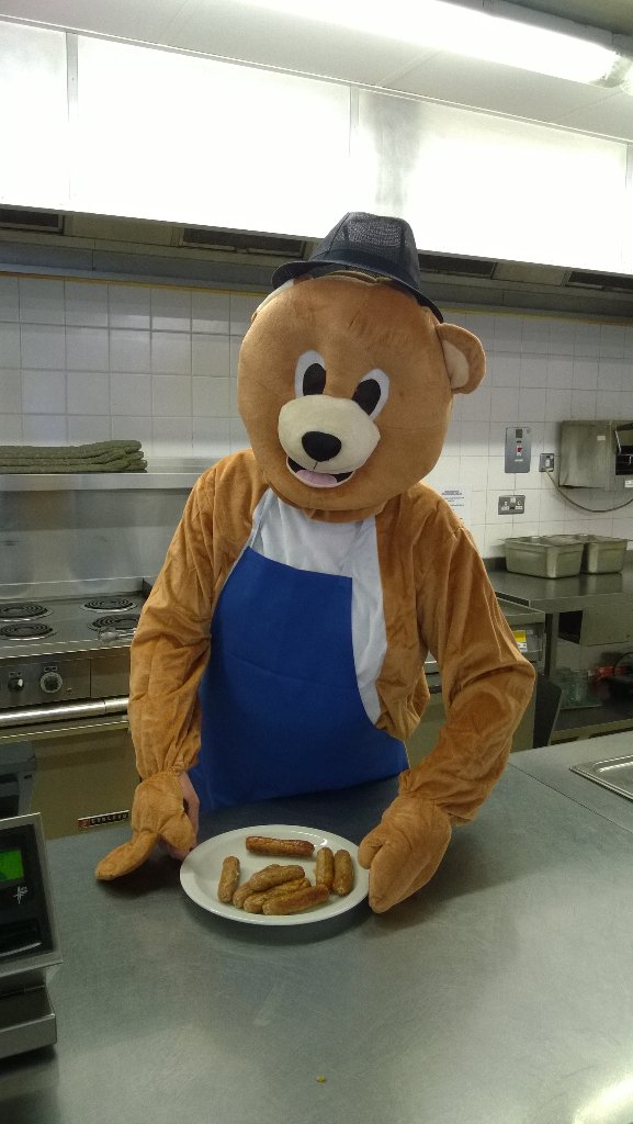 MiaTarry's tweet photo. @colly75 @Davies1979Simon Anyone 4 lunch its sausages or sausages really U going 2 argue the point? Tesco St Mellons https://t.co/bcIbilW8C6