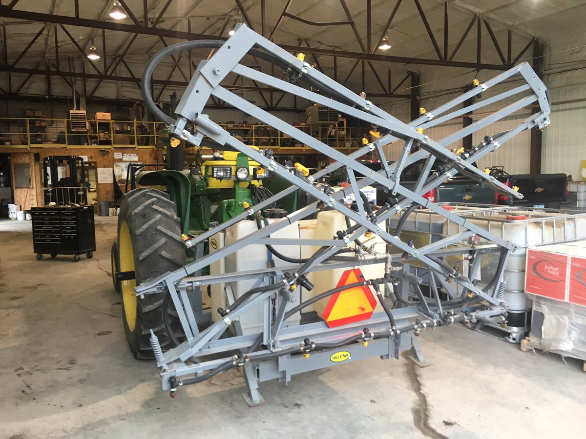 CNuehring30's tweet image. The plot sprayer is ready to go when the rain stops @mwdagronomy @HelenaIntern @jheuberger7 #plot16