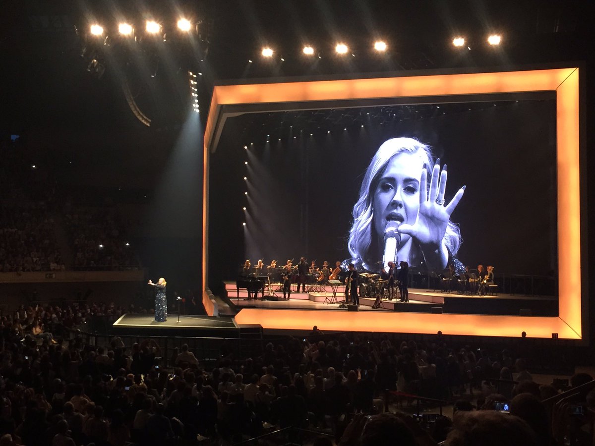 DaydreamerIlse's tweet photo. Near or far where ever you are, I will follow you 💕💕💕✈️🚖🚇🚗🚌 #AdeleBarcelona https://t.co/xBXM3XMsBd