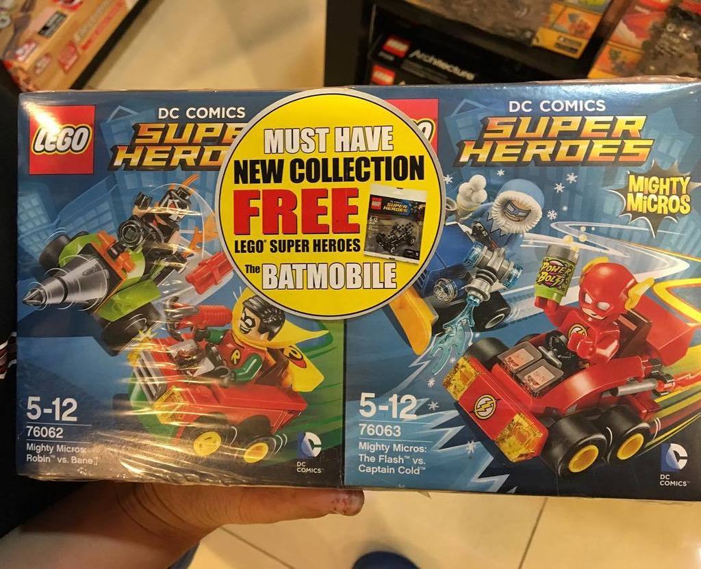 thelegohq's tweet photo. https://t.co/pZMifLZ65B We found this in the book store plus with polybag#lego #legosuperheroes #legomightymicros … https://t.co/P0ifmz2tE1