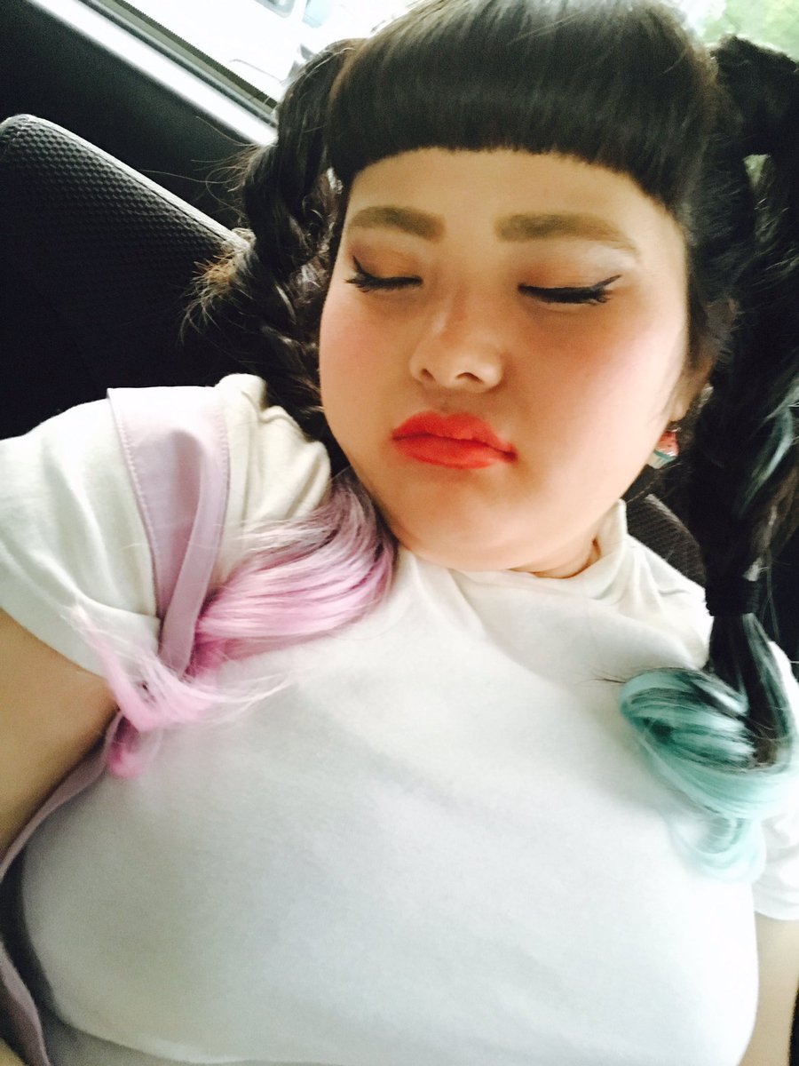 Twitter पर Wah Tanabeこのみ 17歳最後の夜 だから 17歳の Wah Tanabeこのみ の写真を載せておくよ 明日何の日かみんなわかってくれるよね おやすみ 渡辺直美 ものまね 17歳最後の夜 ポッチャリ 何の日かな