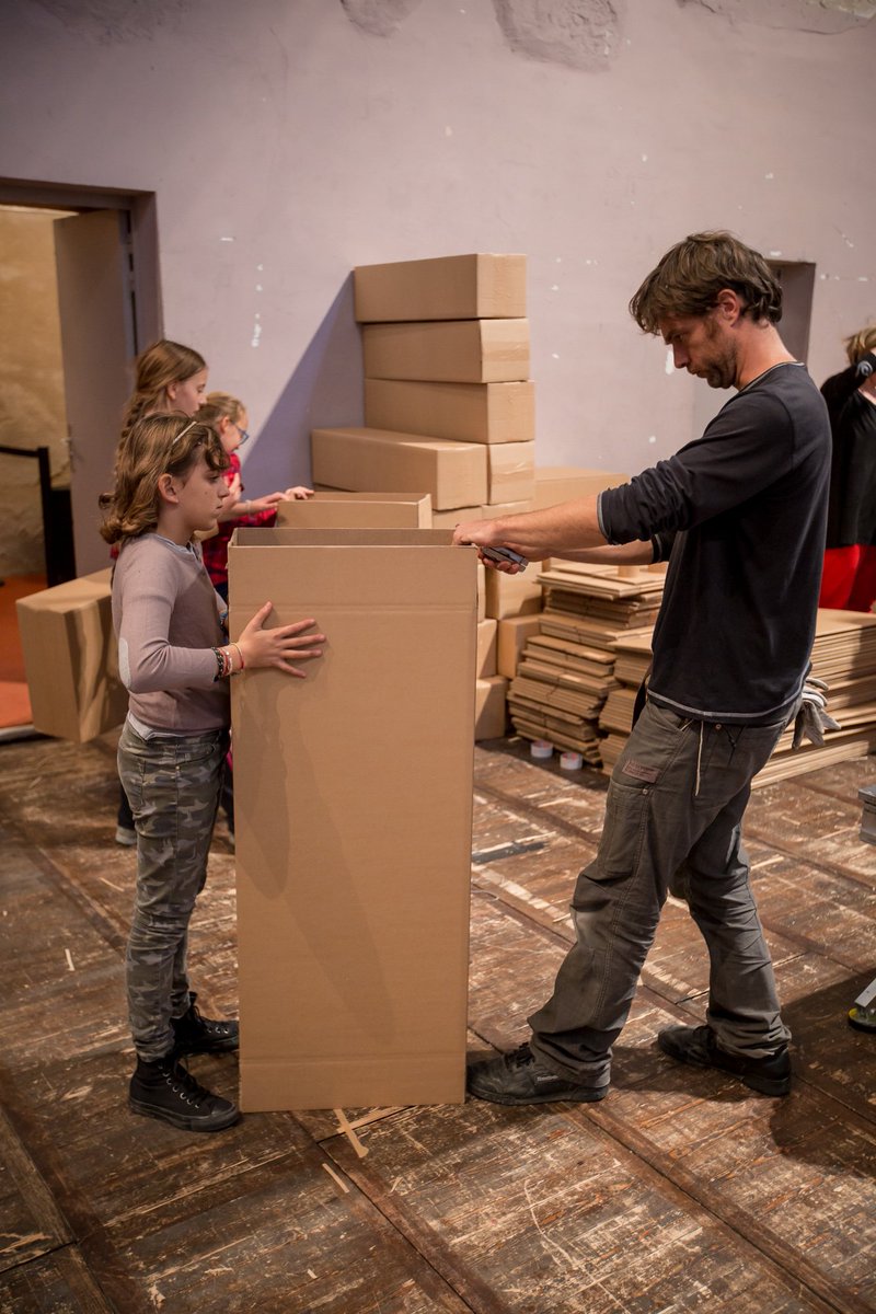 CornExchange's tweet photo. We need help building our giant cardboard tower today &amp; tomorrow! https://t.co/DOqnxXg8Yu #NewburysTower #Newbury https://t.co/gKcaqeJhIn