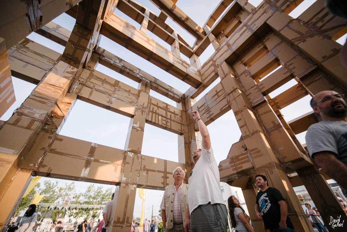 CornExchange's tweet photo. We need help building our giant cardboard tower today &amp; tomorrow! https://t.co/DOqnxXg8Yu #NewburysTower #Newbury https://t.co/gKcaqeJhIn