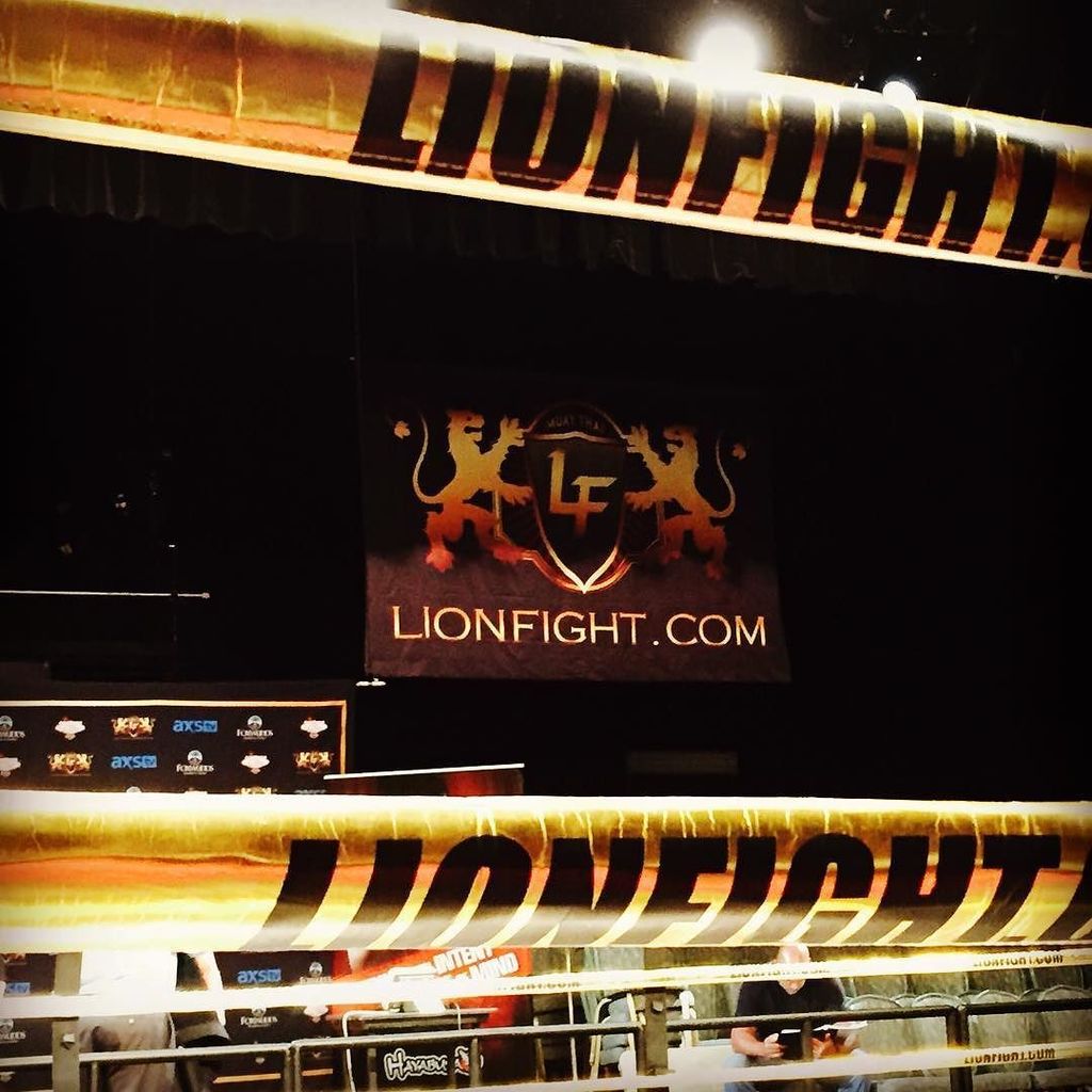 MuayThaiAddict's tweet photo. Friday fight day. #muaythai #lf29 #foxwoods #lionfight #muaythaiaddict #muaythaishorts #thaiboxing #thaishorts #fig… https://t.co/tZsg3ORTuy