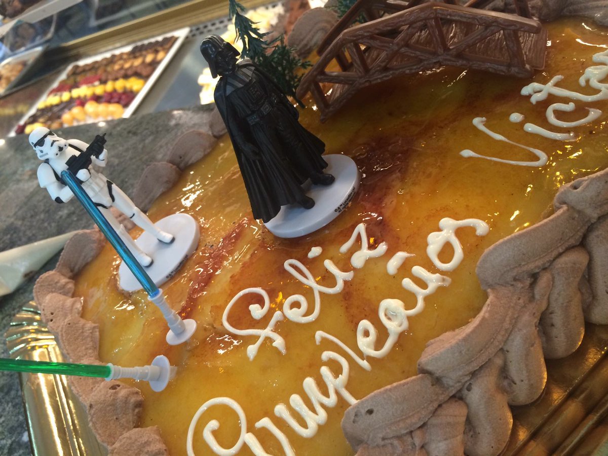 pastmahori's tweet photo. ¡CUMPLEAÑOS FELIZ, CUMPLEAÑOS FELIZ! 🎉
Empezar los años de una manera tan dulce mola 🎂 https://t.co/AH8dypke5c