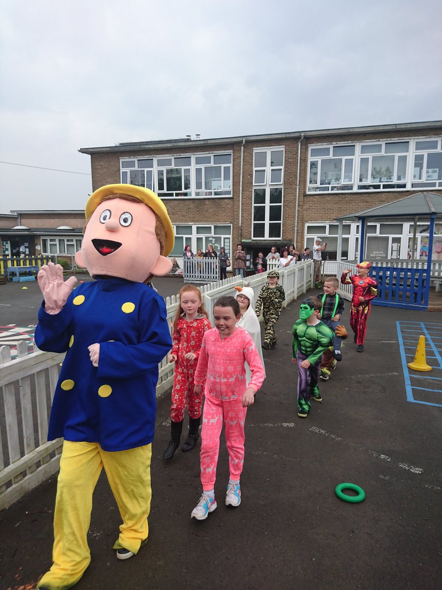 portmeadp's tweet photo. Year 1 &amp; 2 enjoyed their turn taking part in the sponsored walk. #pmdpcom #pmpy1&amp;2 https://t.co/QYvUiUBDMk