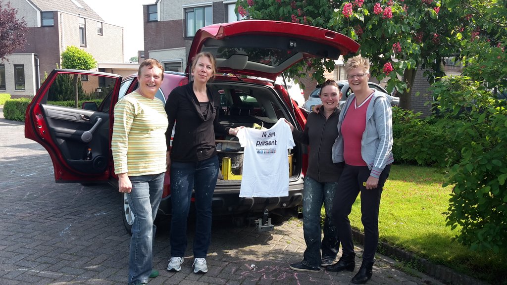 PresentSWF's tweet photo. We zijn begonnen met #nonstoppresent, ondertussen al druk aan het sausen. https://t.co/hB1y6Rv2Qr