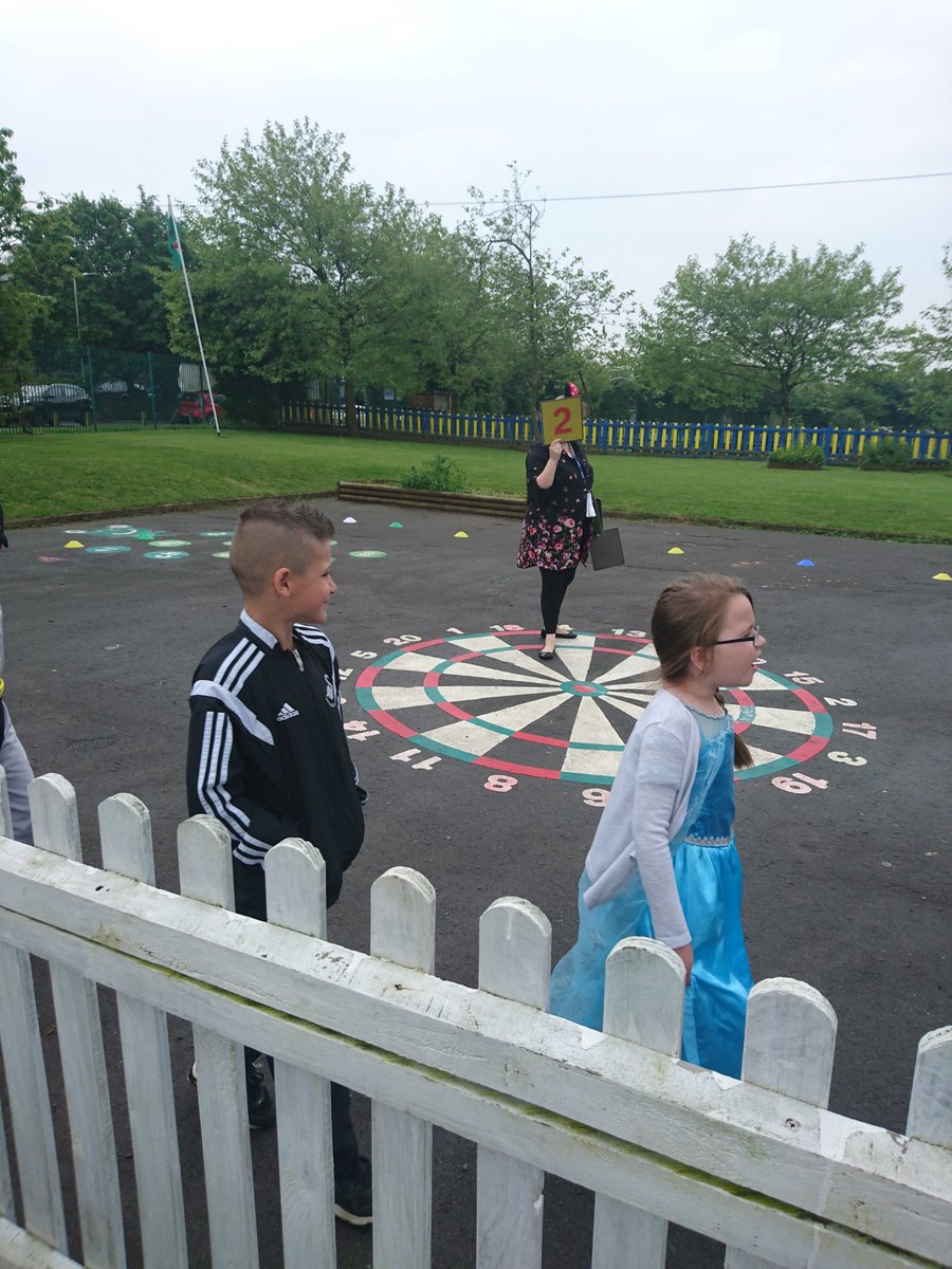portmeadp's tweet photo. Year 1 &amp; 2 enjoyed their turn taking part in the sponsored walk. #pmdpcom #pmpy1&amp;2 https://t.co/QYvUiUBDMk