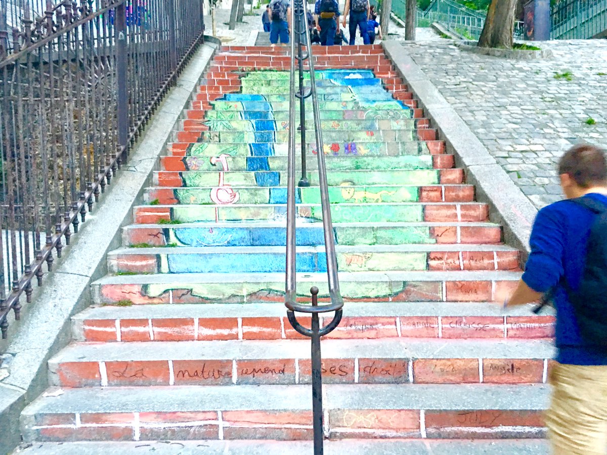 Parisianist's tweet photo. Temporary Street Art in Montmartre. Might not stay for long, check it out right next to the Funicular. #paris #art https://t.co/pChs6iF0xM