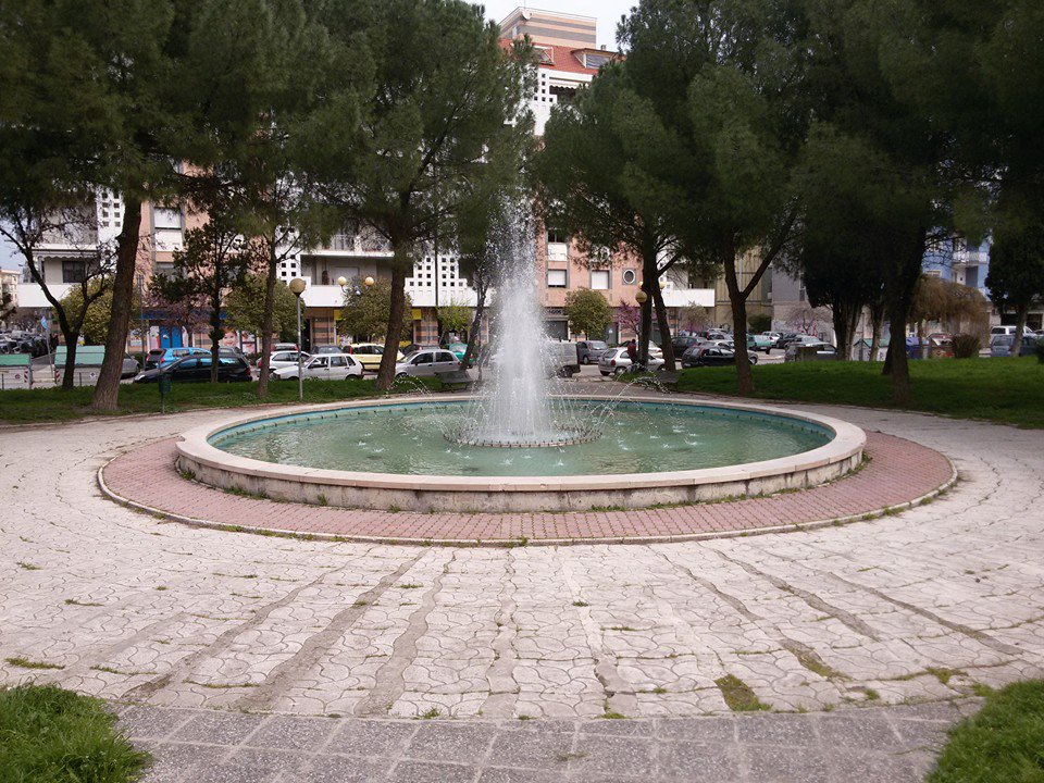 rec24it's tweet photo. A ripulire le piazze https://t.co/O7bfheF2Ls prima di #FoggiaLecce #Foggia @GDCapitanata https://t.co/yEF91dw5T0